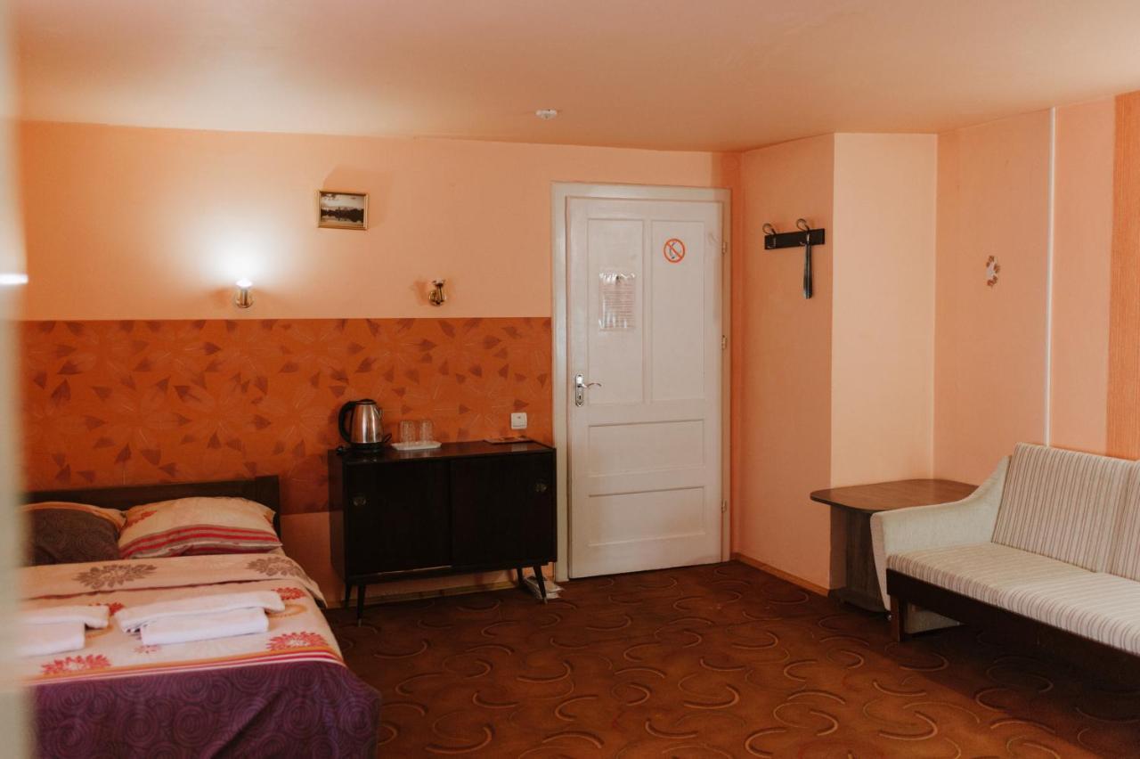 Mala Praha Hotel Uzhhorod Exterior photo