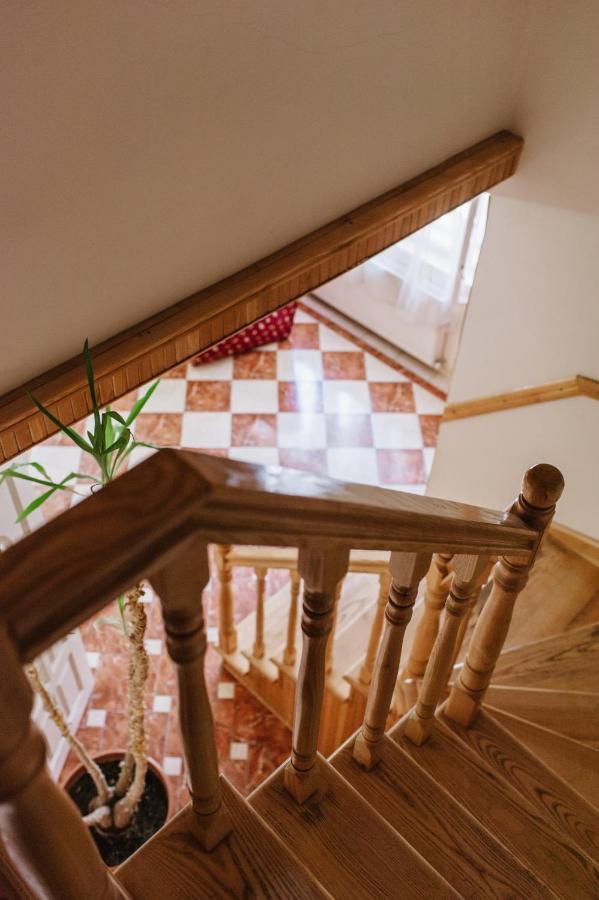 Mala Praha Hotel Uzhhorod Exterior photo