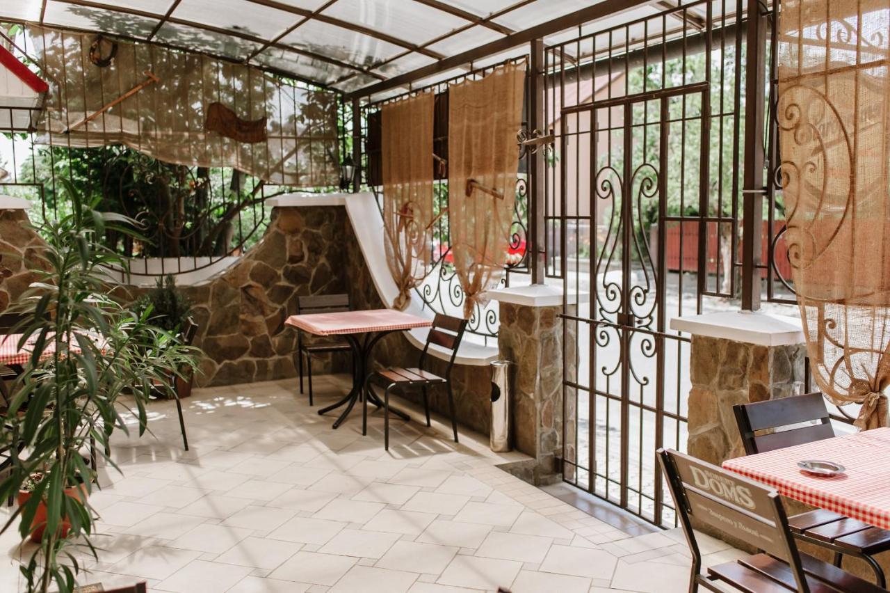 Mala Praha Hotel Uzhhorod Exterior photo