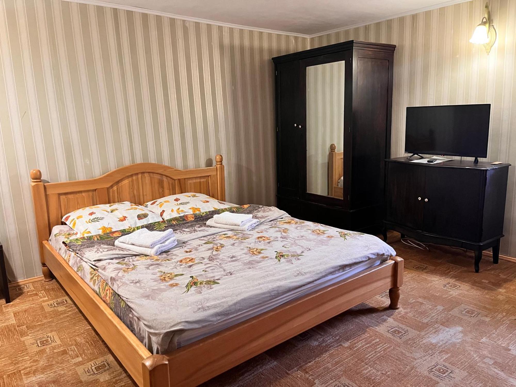 Mala Praha Hotel Uzhhorod Exterior photo