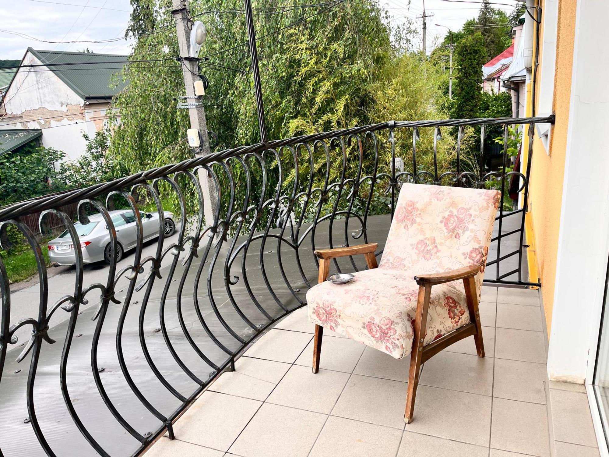 Mala Praha Hotel Uzhhorod Exterior photo